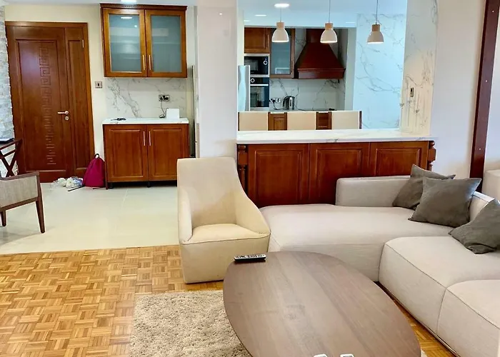 Modern 2 Bed Room Large Apartment