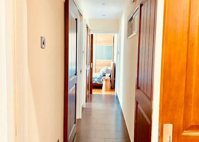 Modern 2 Bed Room Large Apartment