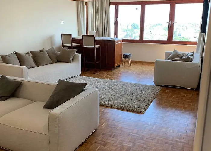 Modern 2 Bed Room Large Apartment