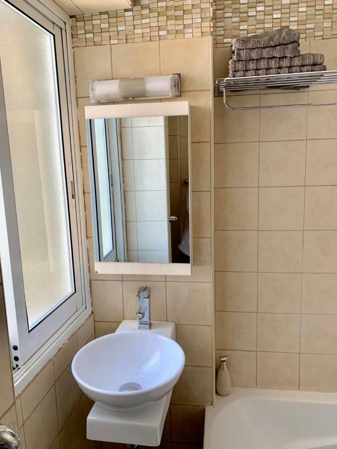 Modern 2 Bed Large