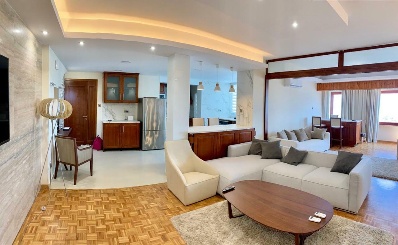 Modern 2 Bed Large