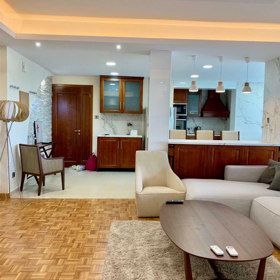 דירה Modern 2 Bed Large *
