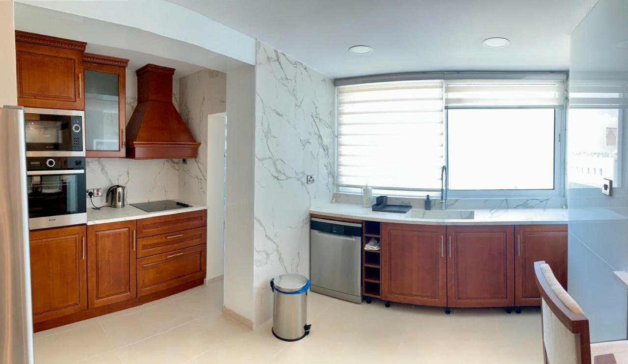 Апартаменты Modern 2 Bed Large *